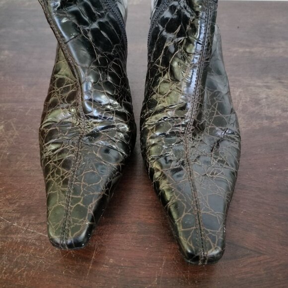 STUART WEITZMAN 7.5M Croc Patent Leather Ankle Booties Pointed Toe Kitten Heels - Picture 3 of 12